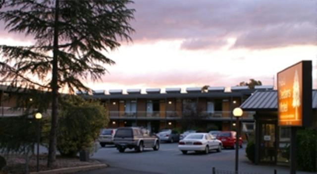 Red Cedars Motel Canberra Exterior foto