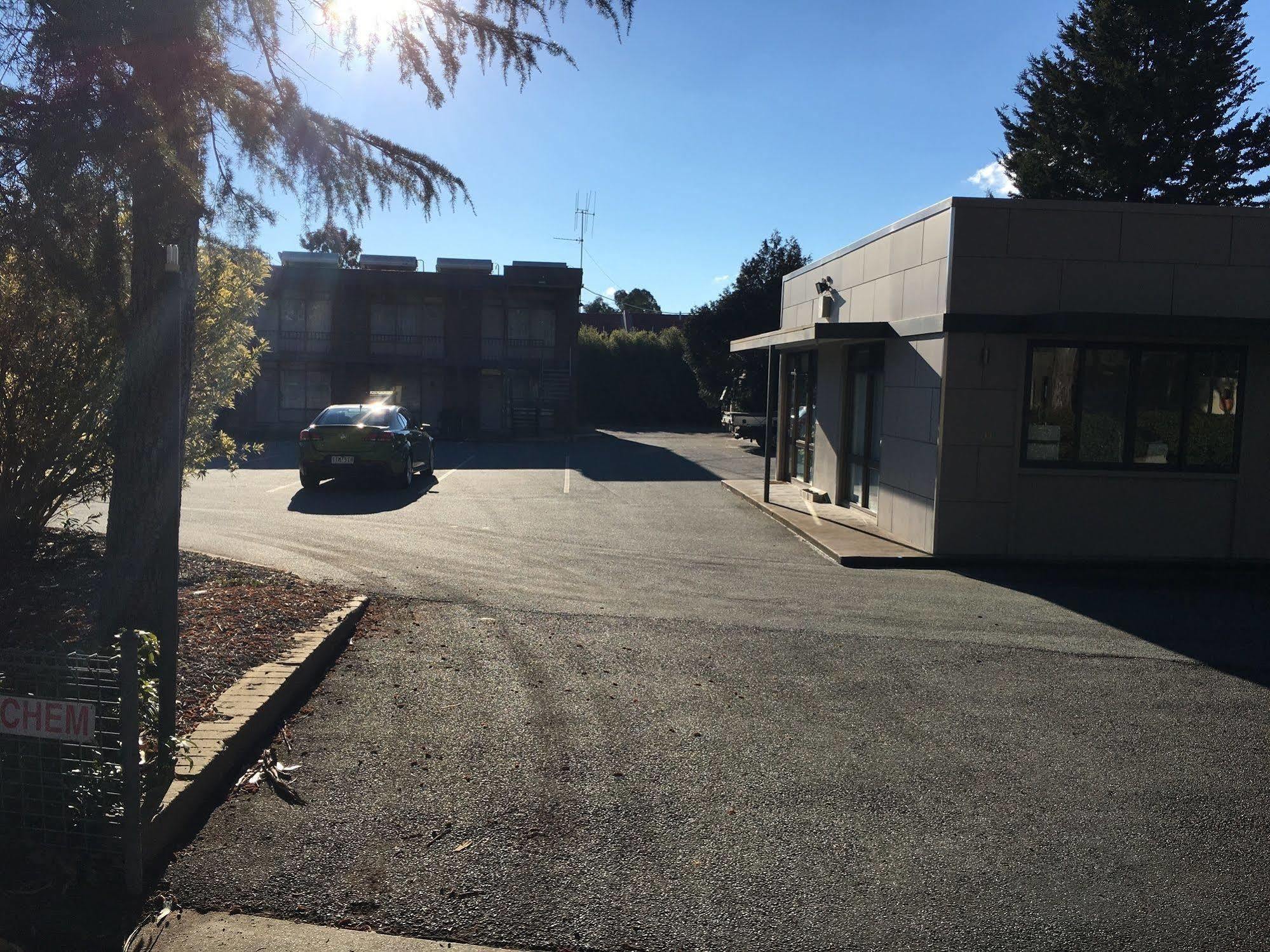 Red Cedars Motel Canberra Exterior foto